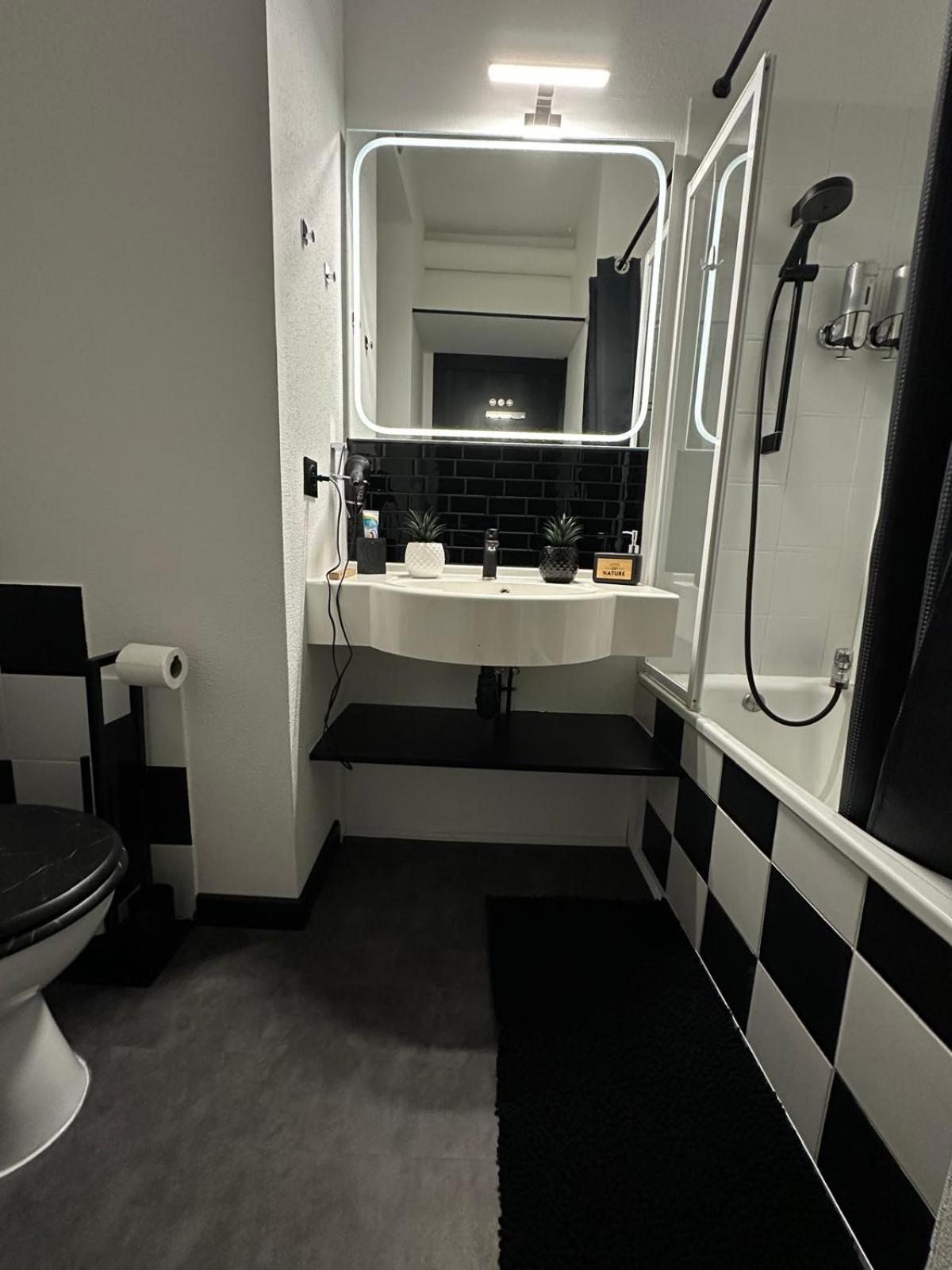 Chess Apartment *